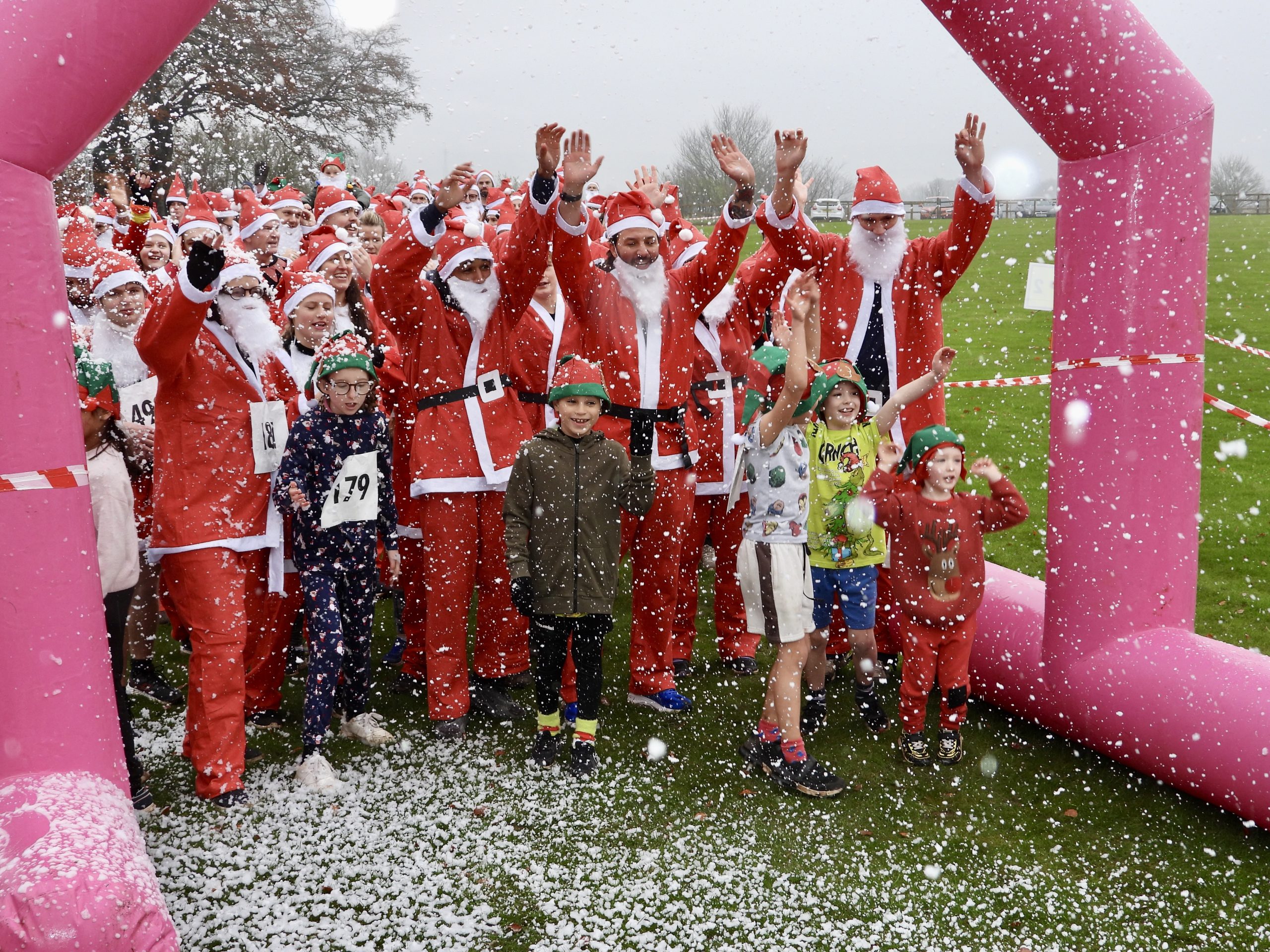 Santa and Elf Run 2023 starting line