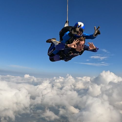 Skydive success for Dorothy House!